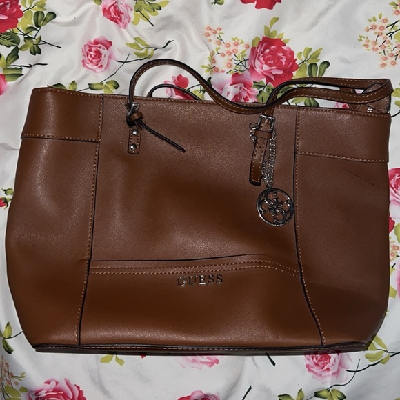 Guess purse in excellent condition - Picture 2 of 3